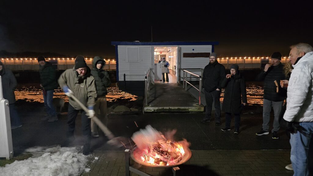 Biike 2026 Feuerstelle mit Besuchern